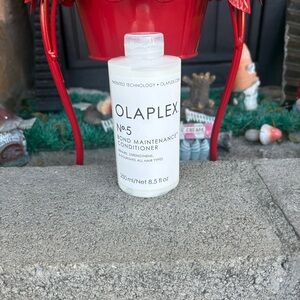 OLAPLEX No.5 Bond Maintenance Conditioner - White